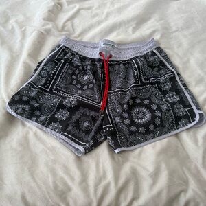 Maamagic men’s Athletic Black/White Paisley Shorts XL liner cut out 5” inseam